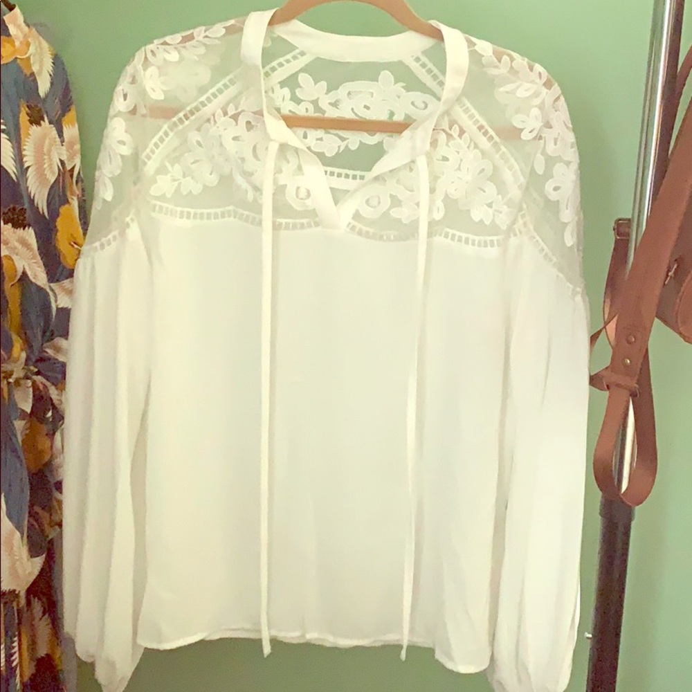 🌈 LAST CHNACE Never worn white poet blouse